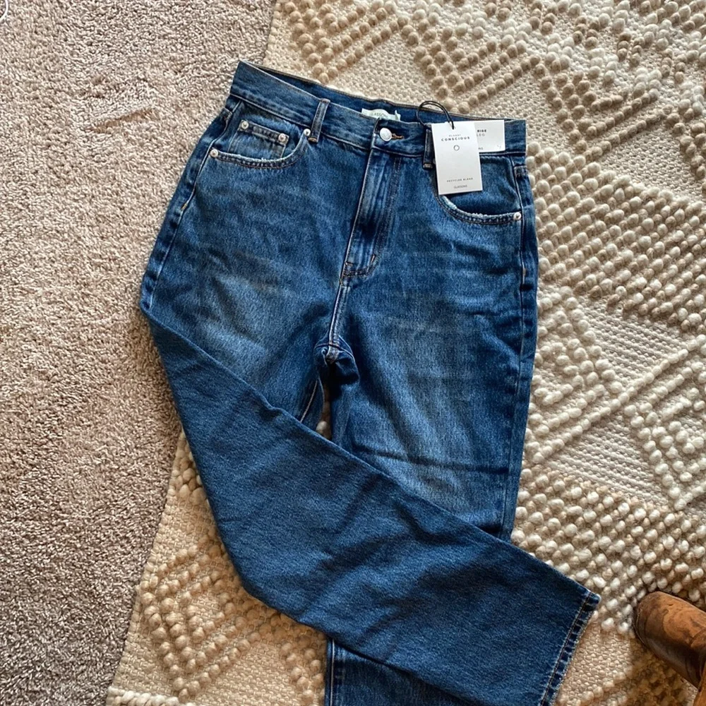 High Rise Mom Jeans - Picture 3 of 4